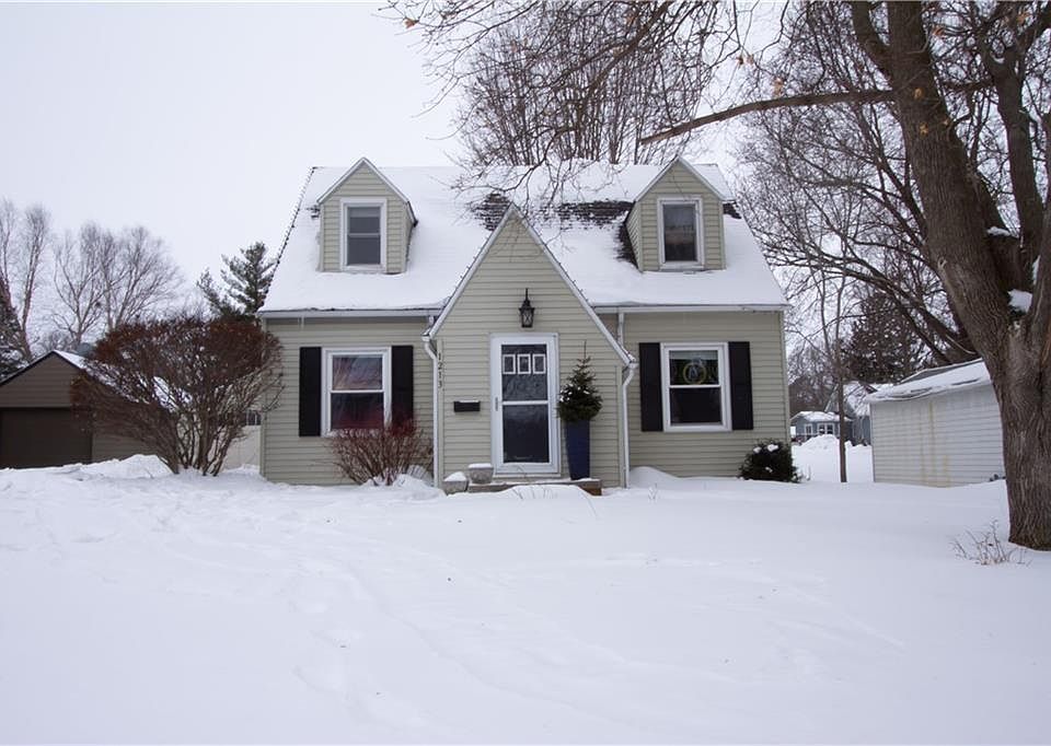 1213 W 2nd St Pella Ia 50219 Zillow