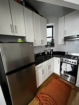 Rented by Salon Realty Corp | media 7