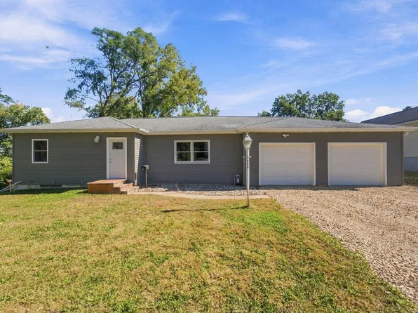 3006 Cedar Heights Dr, Cedar Falls, IA 50613