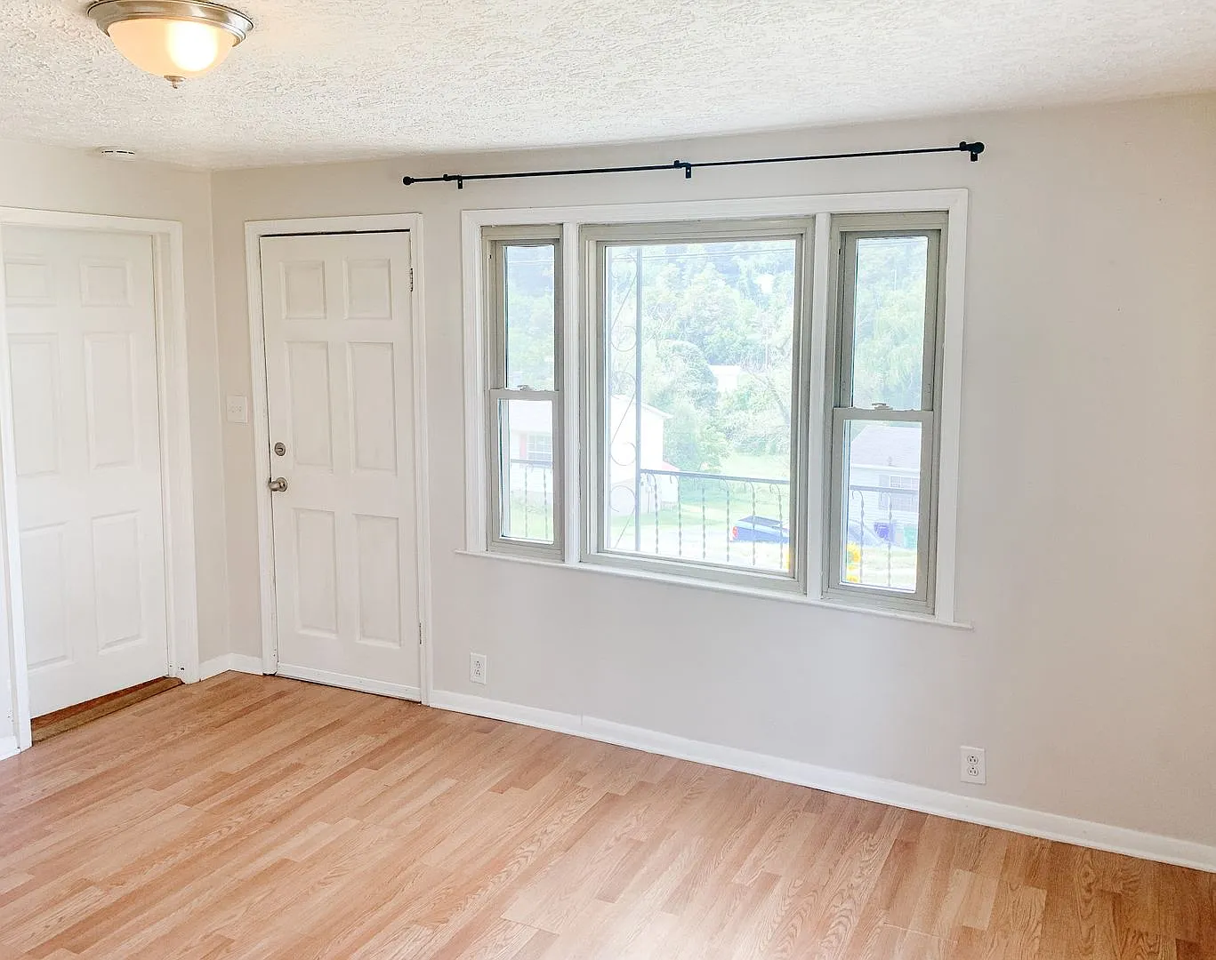 2 Bedroom, 1 Bath House — Photo 3