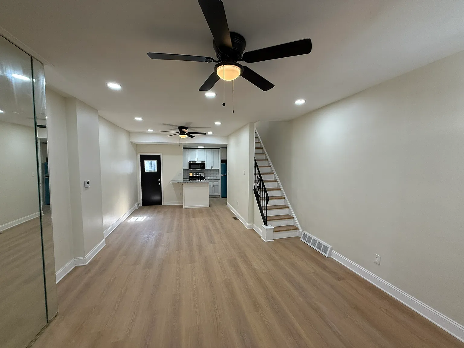 Newly Renovated 3 Bedroom W/Centrail Air & Laundry — Photo 4