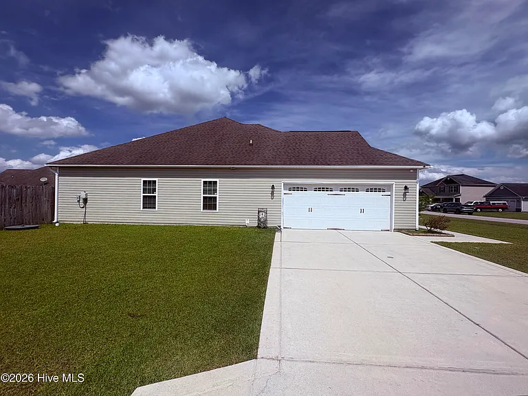 311 Aquamarine Cir — Photo 2