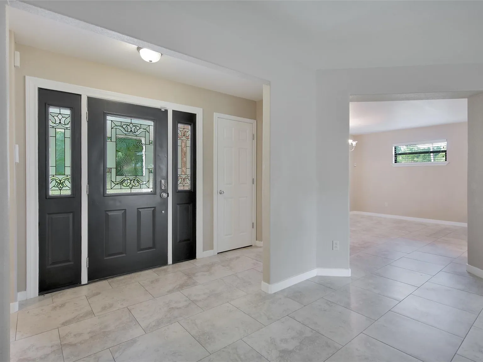4 bed, 2.5 bath, 2220 sqft, $2,795 — Photo 3