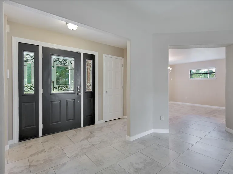 710 W Rollingwood — Photo 3