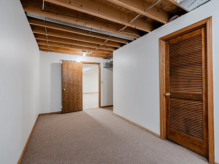 5155 S 80th St — Photo 31