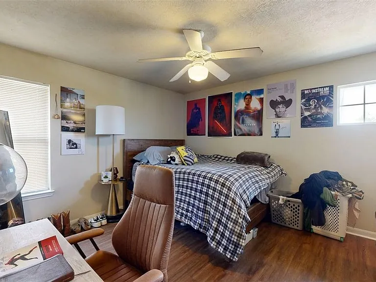 2933 McLaren Dr — Photo 22