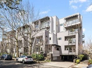 2327 NW Northrup St APT 3, Portland, OR 97210