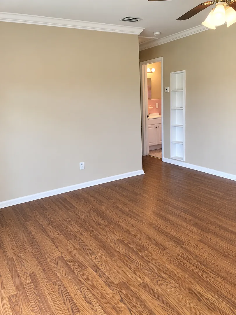 1st Month Free Rent 2 Bed 1 Bath Home | Pet Friendly | Washer Dryer Hook Ups | Section 8 Welcome — Photo 2