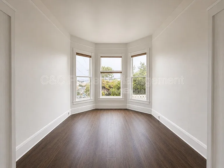489 Laurel Ave #A — Photo 2