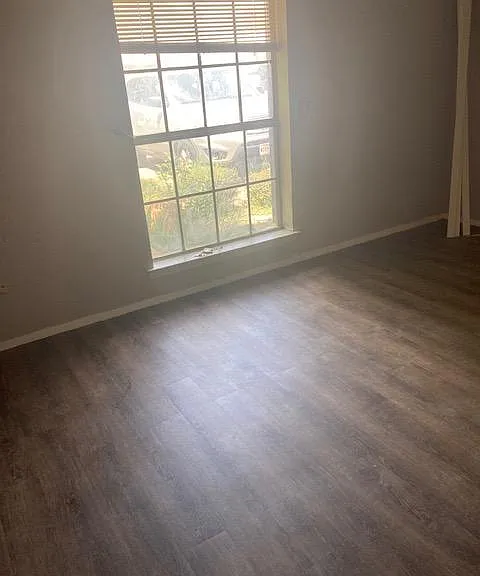 1012 Pleasant Valley Ln — Photo 7