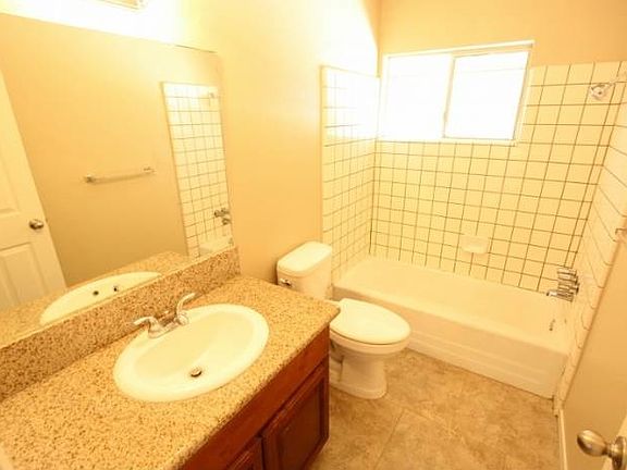 5th image of 615 E Florinda St