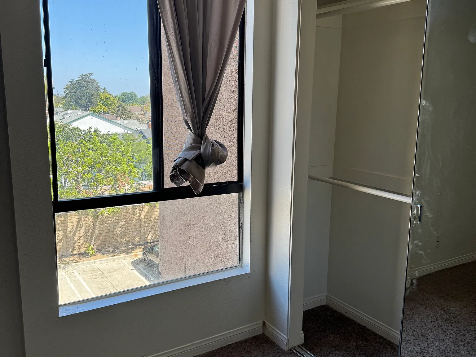 2 bed, 950 sqft, $2,700 — Photo 2