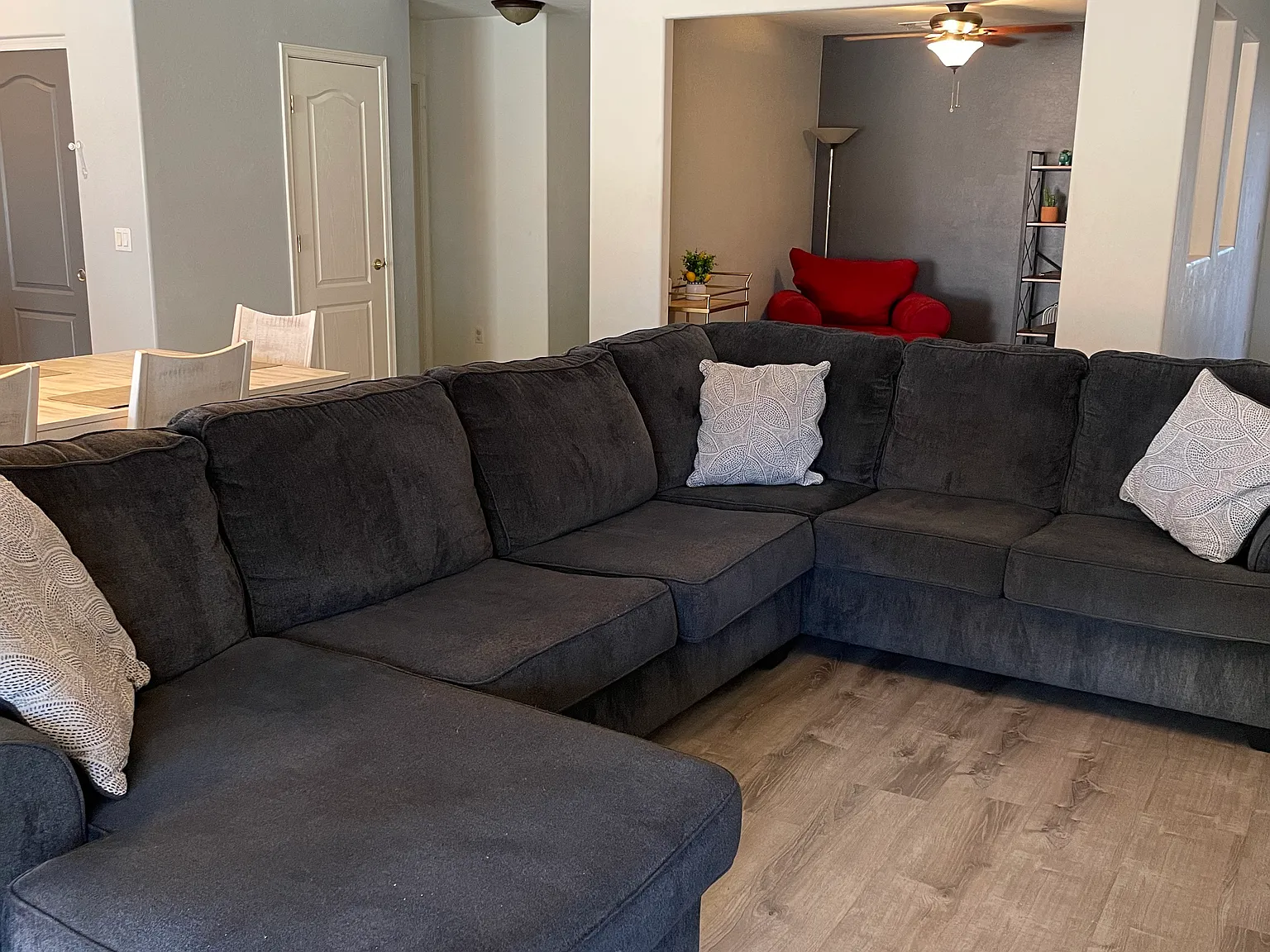 5 bed, 3.5 bath, 2354 sqft, $3,600 — Photo 3