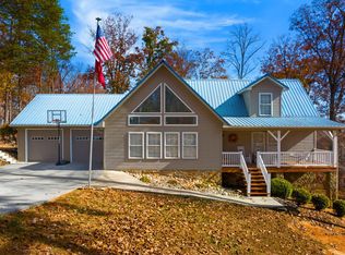 916 Redbud Dr, Dandridge, TN 37725