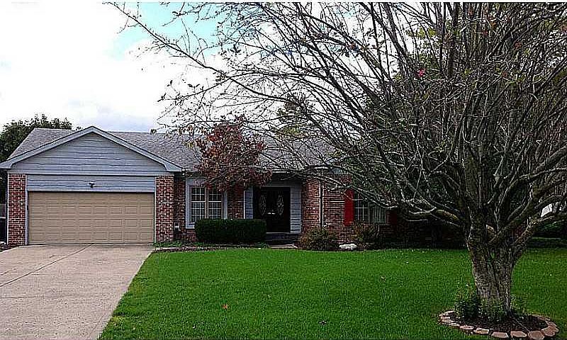 1st image of 410 N Hickory Dr