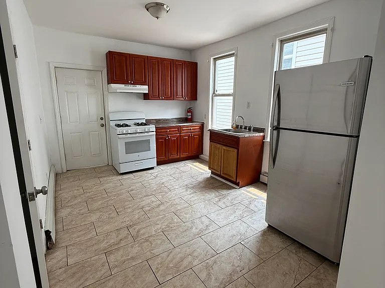 537 S Park St #2 — Photo 5