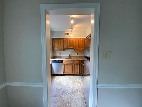 5th image of 2403 Arlington Blvd APT 102