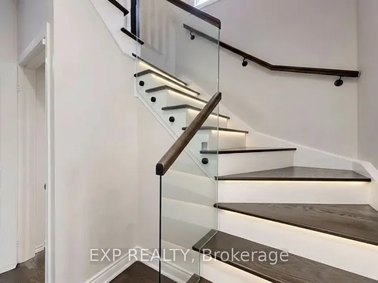 11 Martina Cres — Photo 8
