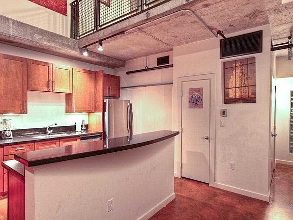 4th image of 2000 Bagby St APT 7412
