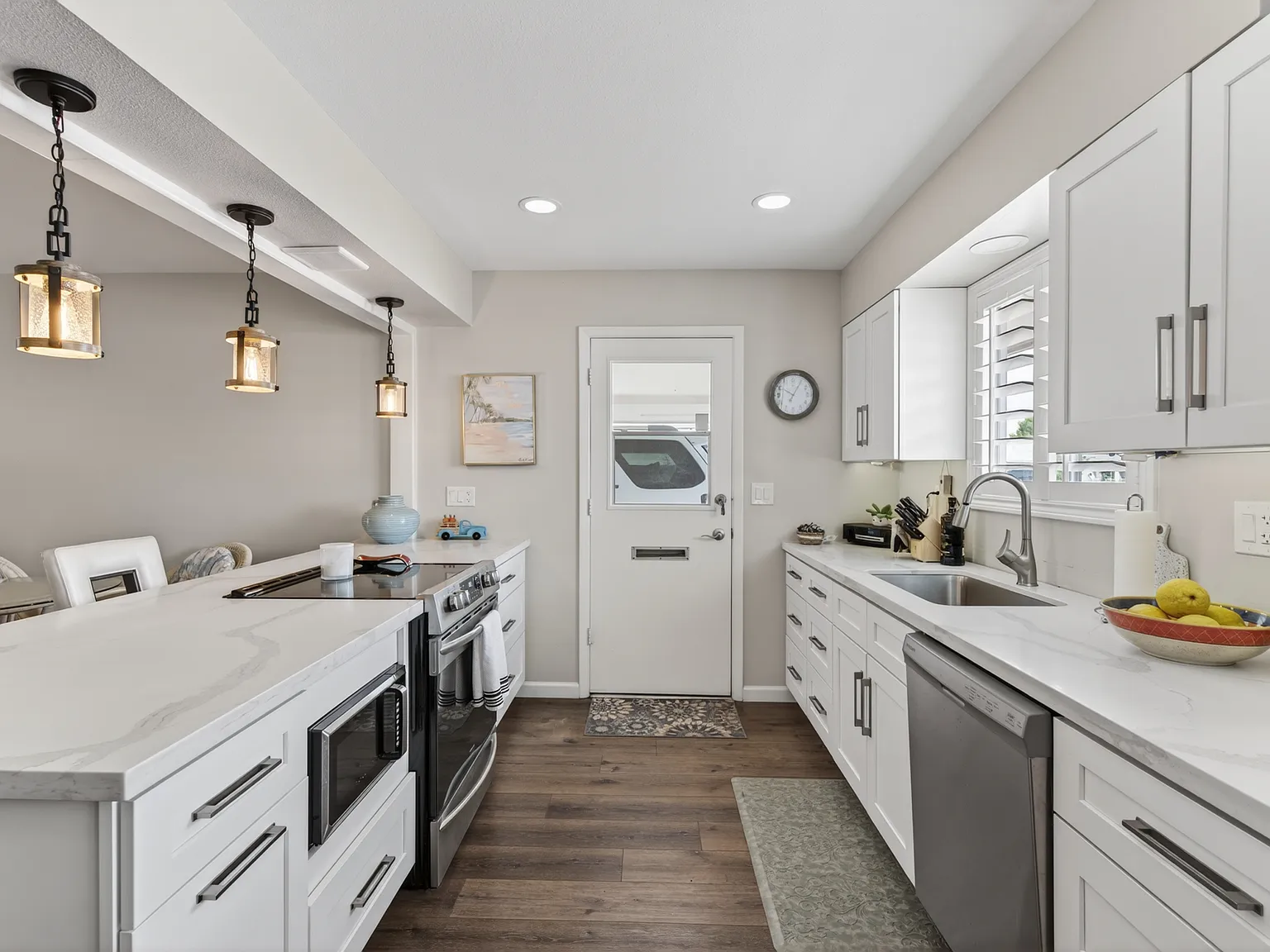 2 bed, 1413 sqft, $2,100 — Photo 2