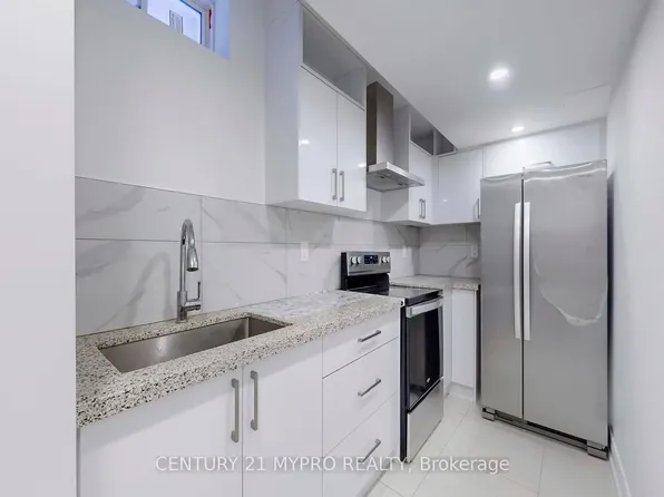 13 Manor Glen Cres #Basement, East Gwillimbury, ON L0G 1M0