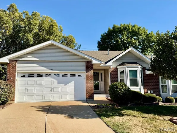 189 Southern Oaks Dr, Saint Charles, MO 63303