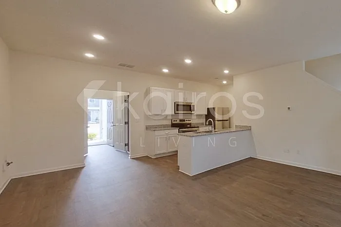 3 bed, 2.5 bath, 1304 sqft, $1,545 — Photo 2