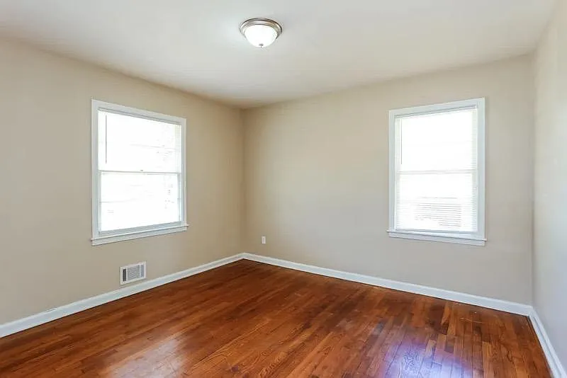 3 bed, 1301 sqft, $1,885 — Photo 2