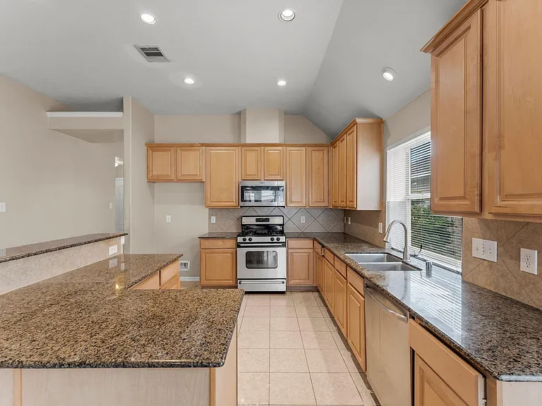 30218 Deleon Fields Dr — Photo 19