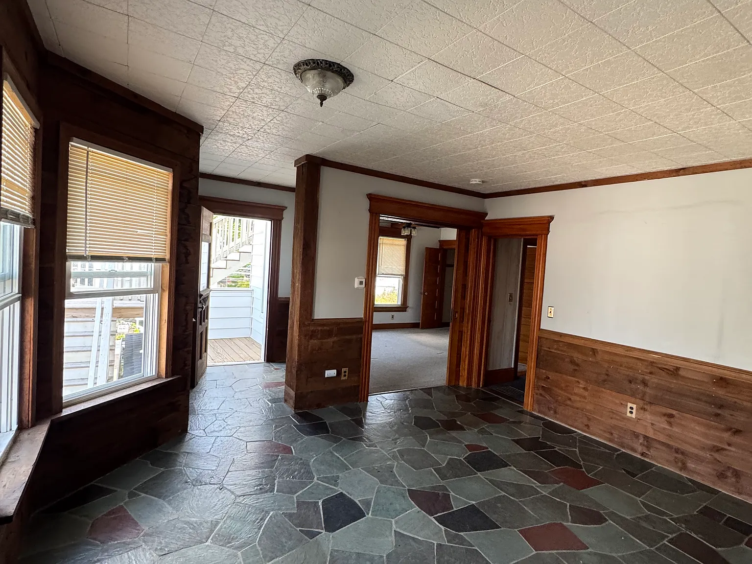 3 bed, 1150 sqft, $2,150 — Photo 3
