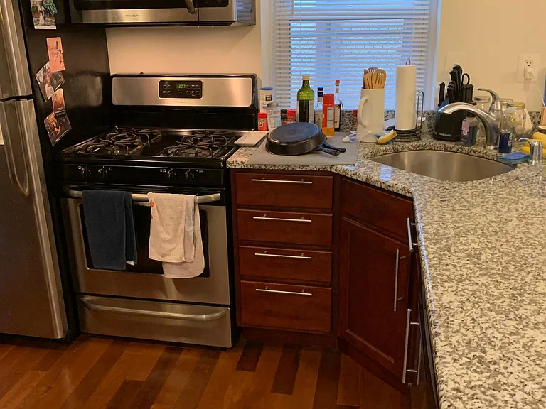 2041 Spring Garden St #1R — Photo 11