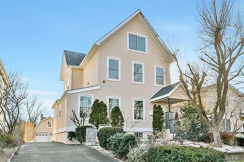 16 Grand Blvd Photo 1