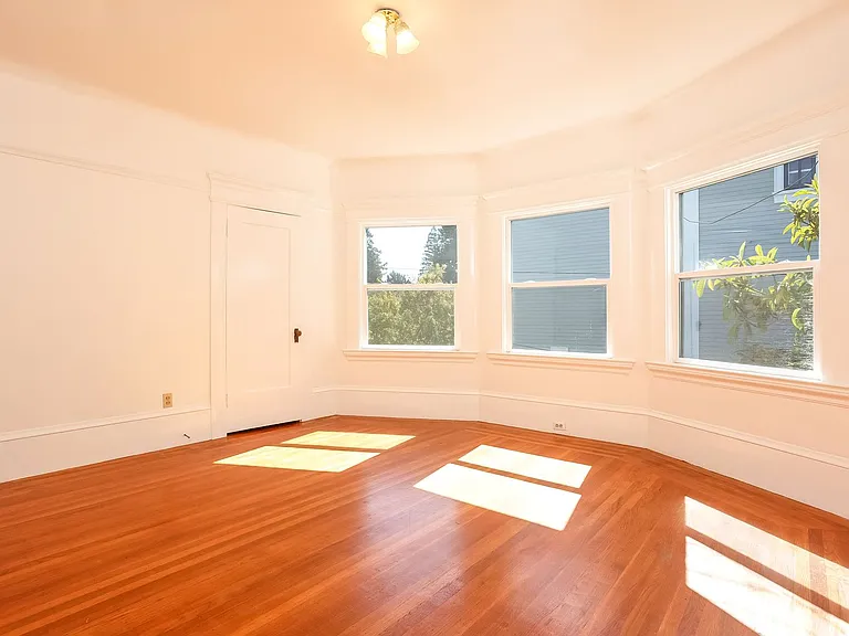6458 Colby St — Photo 19