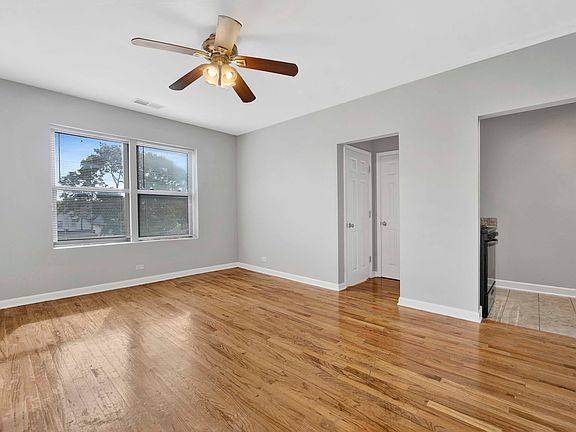 3rd image of 414 W Walnut St #310