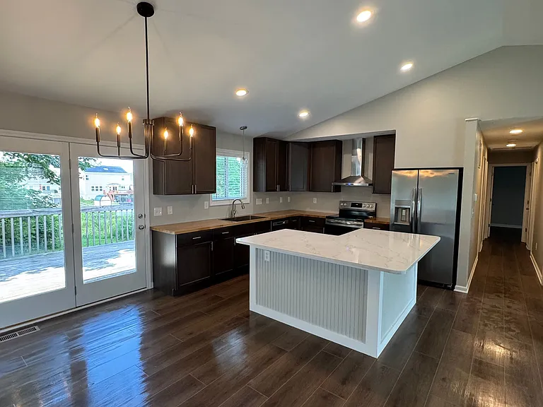 1224 Farmcrest Dr — Photo 2