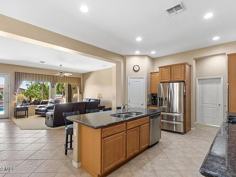 743 E Torrey Pines Pl — Photo 9