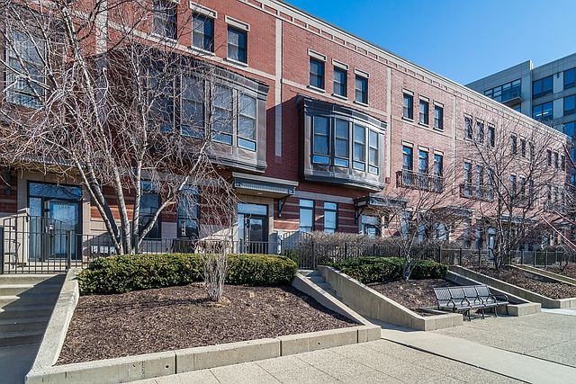 1st image of 1029 N Riverwalk St