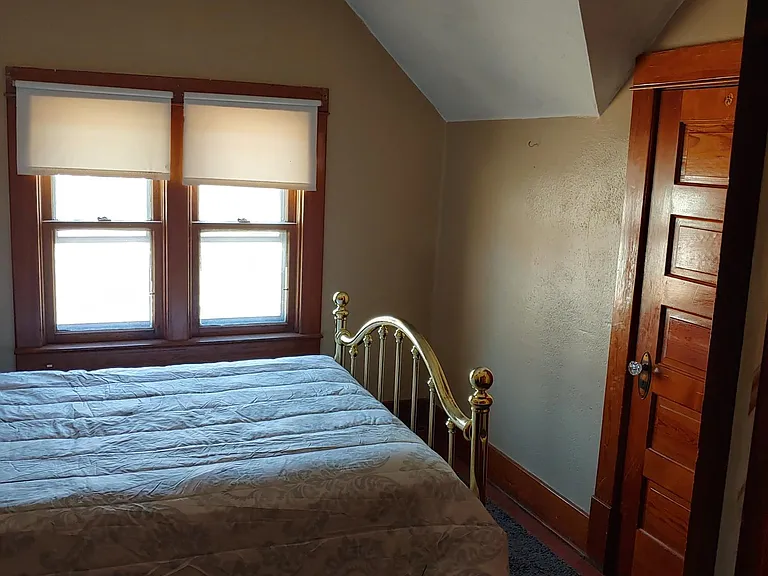 1146 Howard St — Photo 12