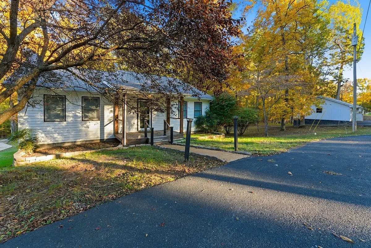 Building Photo - 376 Peachtree Dr