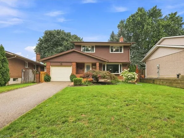 71 Greenock Dr, Kitchener, ON N2E 2J9