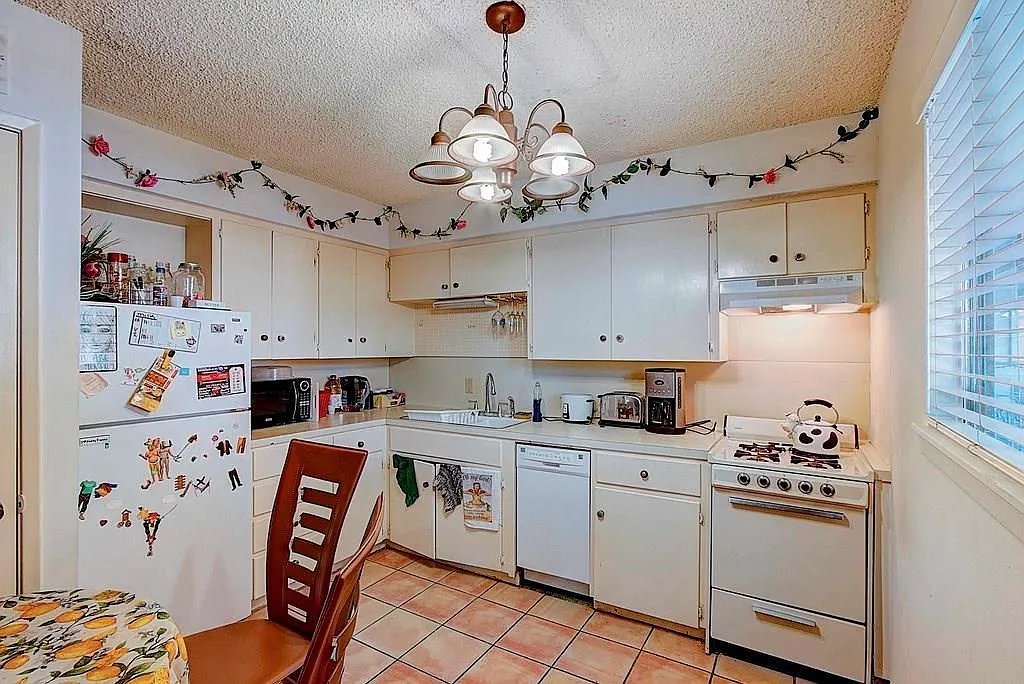 2 bed, 2.0 bath, 718 sqft, $1,400 — Photo 4