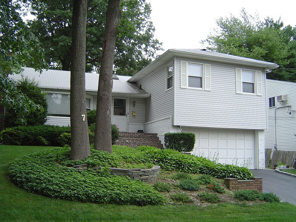 1st image of 7 White Oak Dr