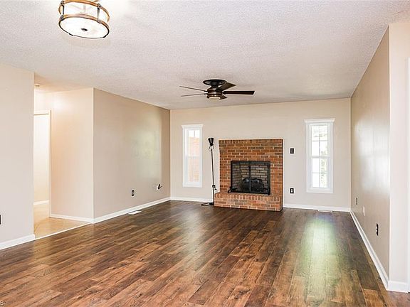 4th image of 801 Baker Ct