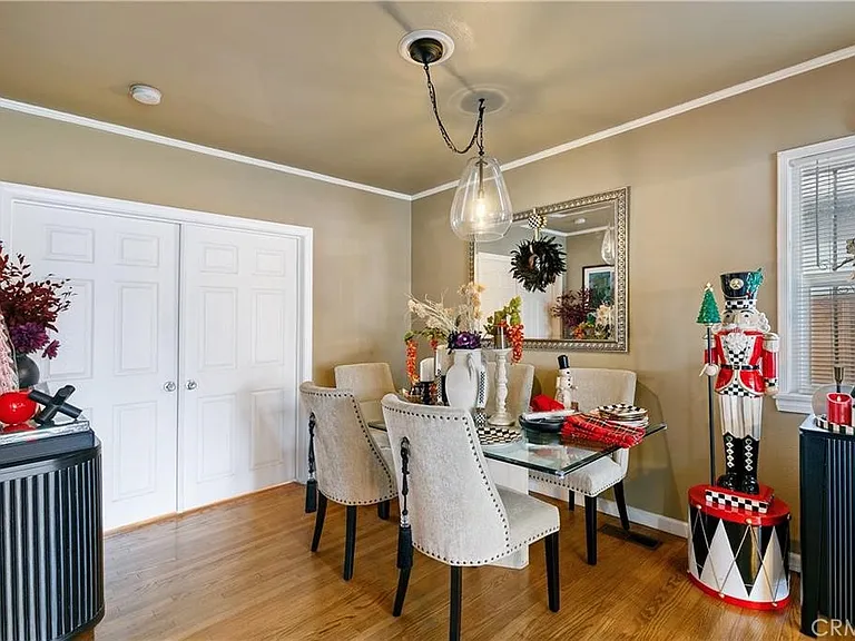 3907 Edgehill Dr — Photo 11