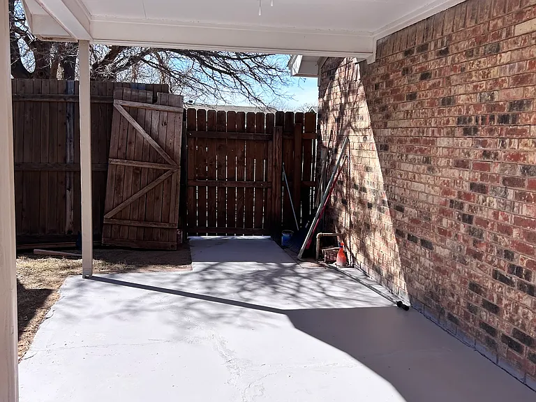 610 N Durant Ave — Photo 26