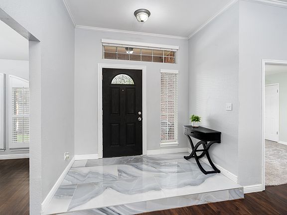 3rd image of 510 Windsor Way