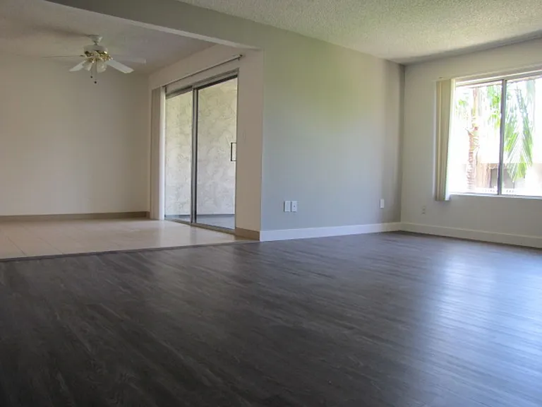 316-356 W. Meda Ave. Glendora CA. 91741 — Photo 8