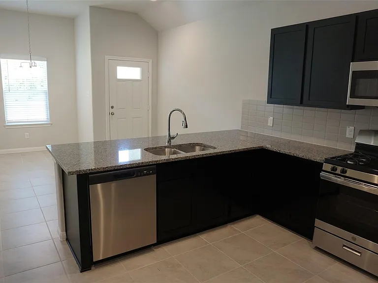 11872 E Gate Dr — Photo 8