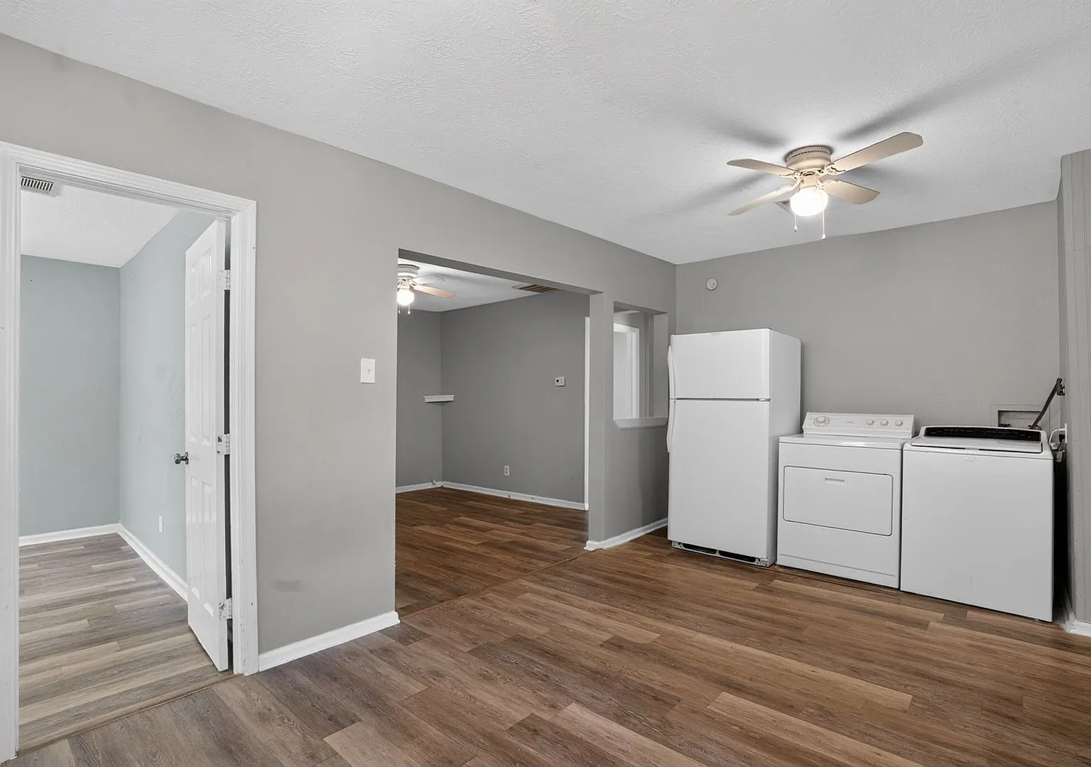 Charming 3BR House in quiet countryside of Montgomery — Photo 4