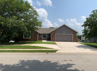 505 N Washington St, Raymore, MO 64083